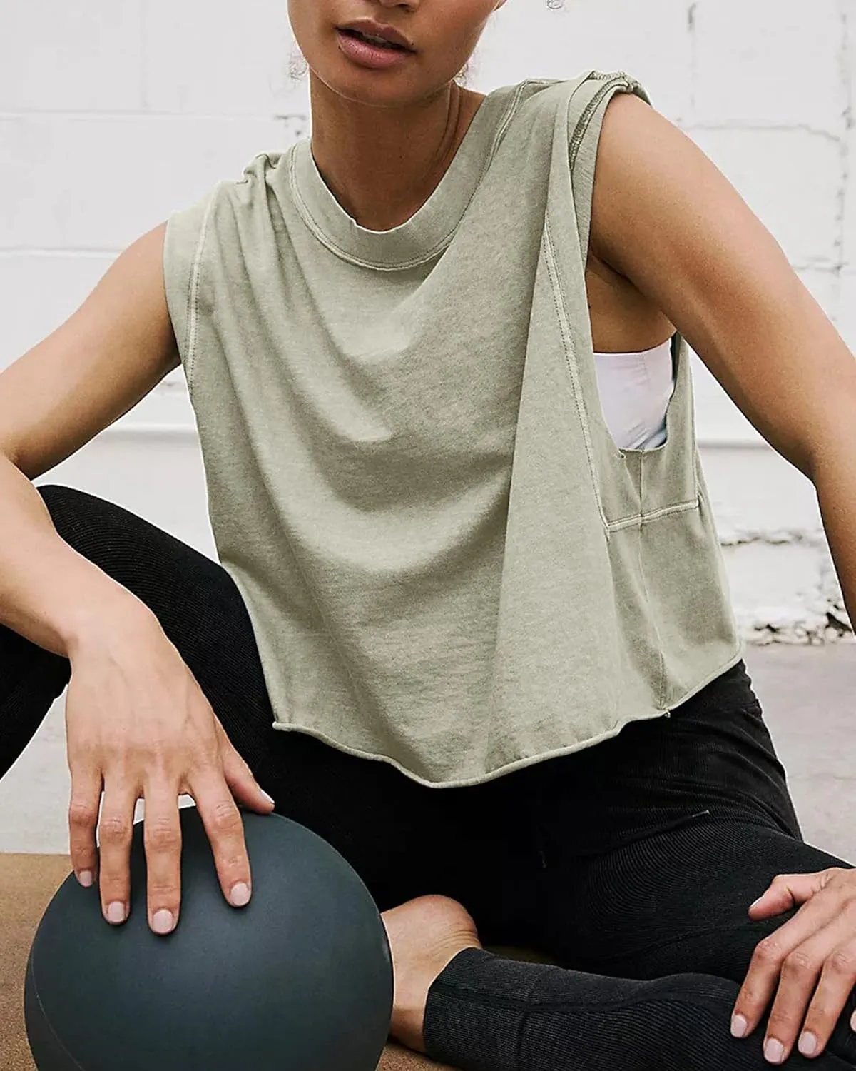 HUGOOME Women Workout Tank Tops Oversized Crop Sleeveless Tee Loose Fit Boxy Basic Yoga Active Summer T Shirts Gym 2025